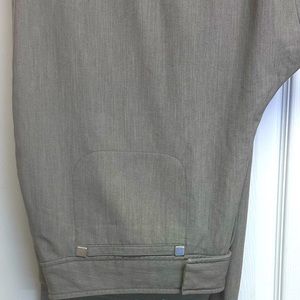 Women’s Gray Dress Pants Great For work or Business Casual Event.